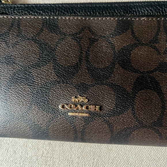Coach Signature Brown Pebbled Leather Wristlet - Picture 12 of 13